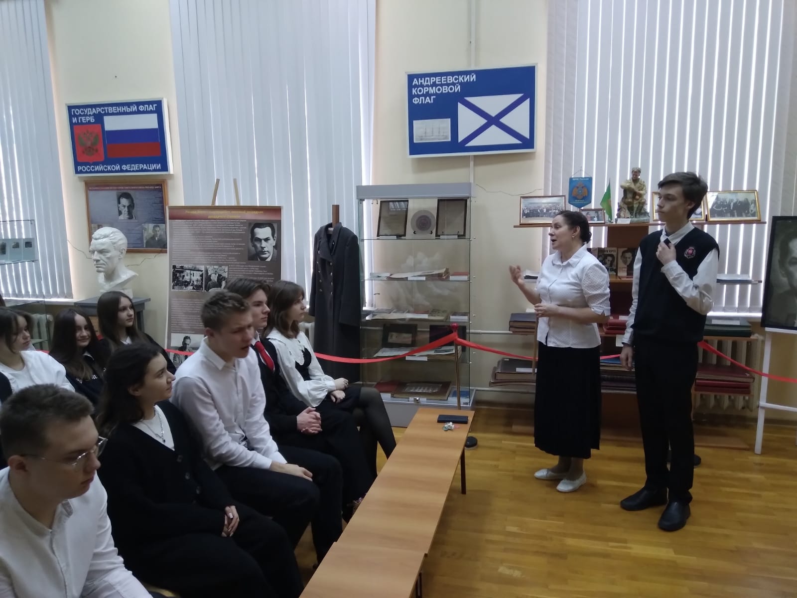В школе 80 имени Рихарда Зорге юбилей! Друзья пришли поздравить