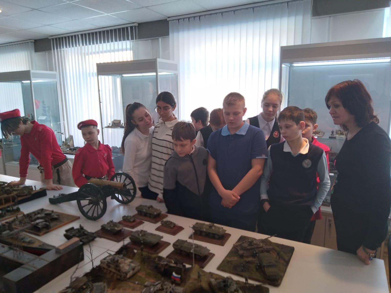 В центре подготовки юнармейцев-Дом «ЮНАРМИИ» провели викторину «Ростов-на-Дону-город воинской славы