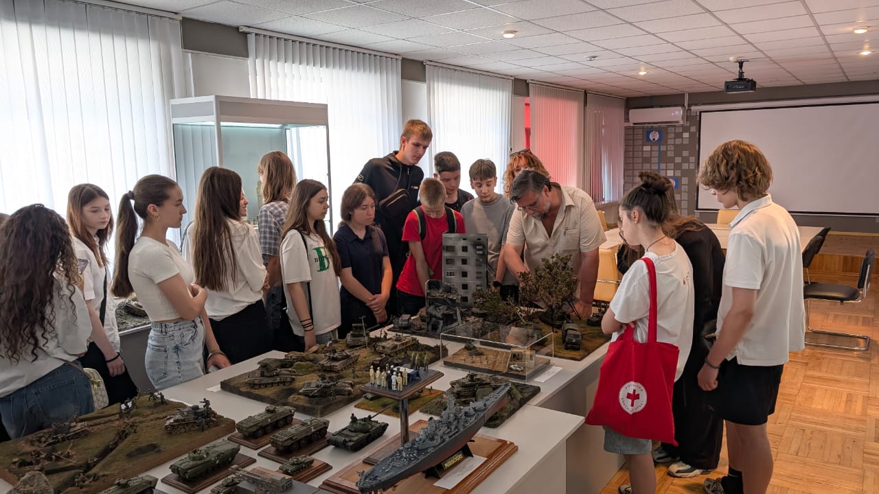 🖼 Погружение в историю: незабываемая экскурсия в музее военной миниатюры