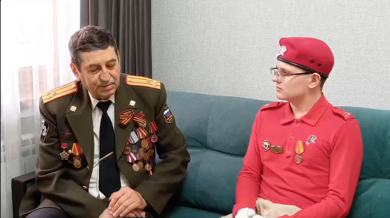 🎖️ Встреча юнармейца Романа Олейника с ветераном Росгвардии