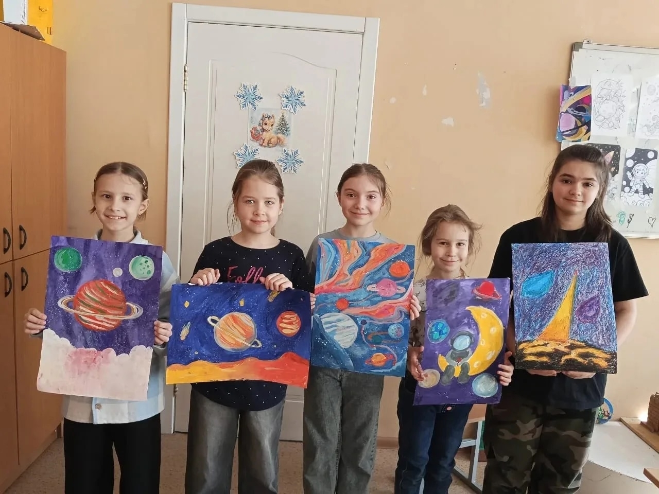 🎨 Космическая фантазия в объединении «Радуга»
