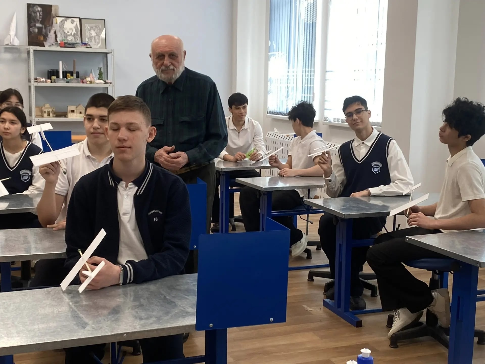 ✈️ Мастер‑класс по авиамоделированию в МАОУ «Школа №114»